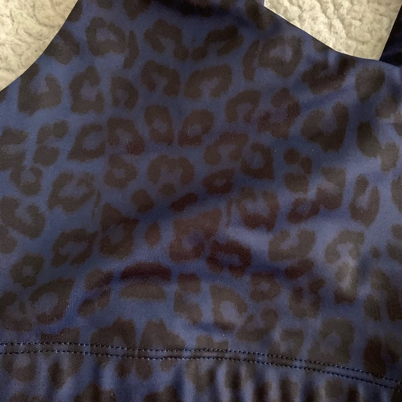 NWT Sports Bra size M - Picture 2 of 3